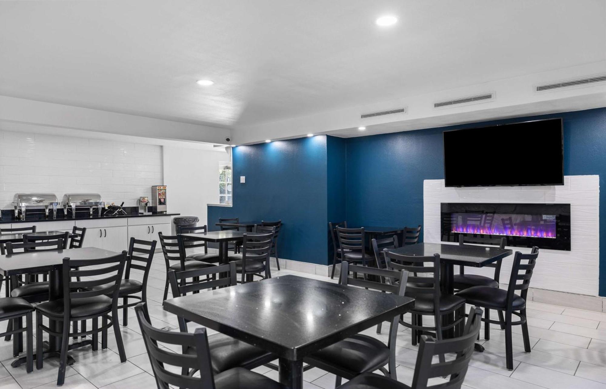 La Quinta Inn By Wyndham Stockton Exterior photo