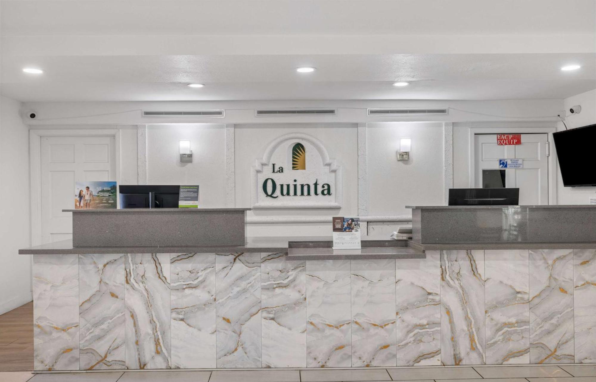 La Quinta Inn By Wyndham Stockton Exterior photo