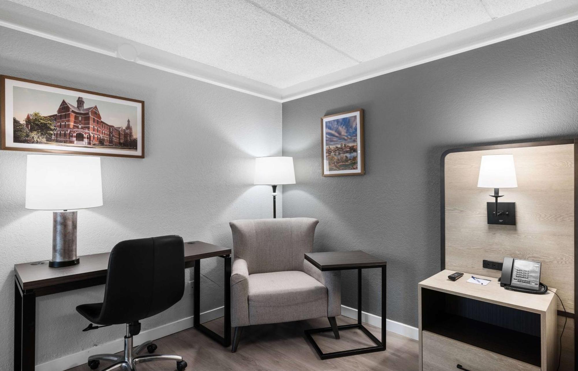 La Quinta Inn By Wyndham Stockton Exterior photo